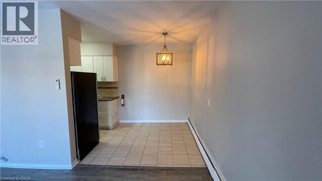 Building Photo - 326 Hunter St E