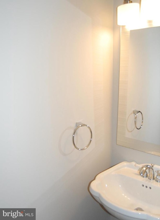 Primary Photo - 284 Oakwood Village Ct