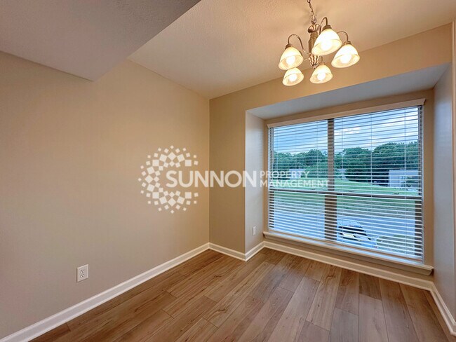 Foto del edificio - Completely Remodeled 2BR 2BA Condo