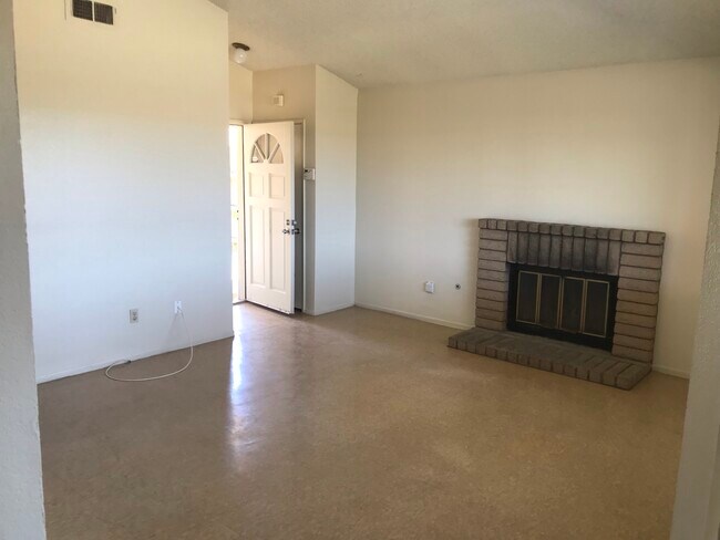 Building Photo - 15591 Nadia St