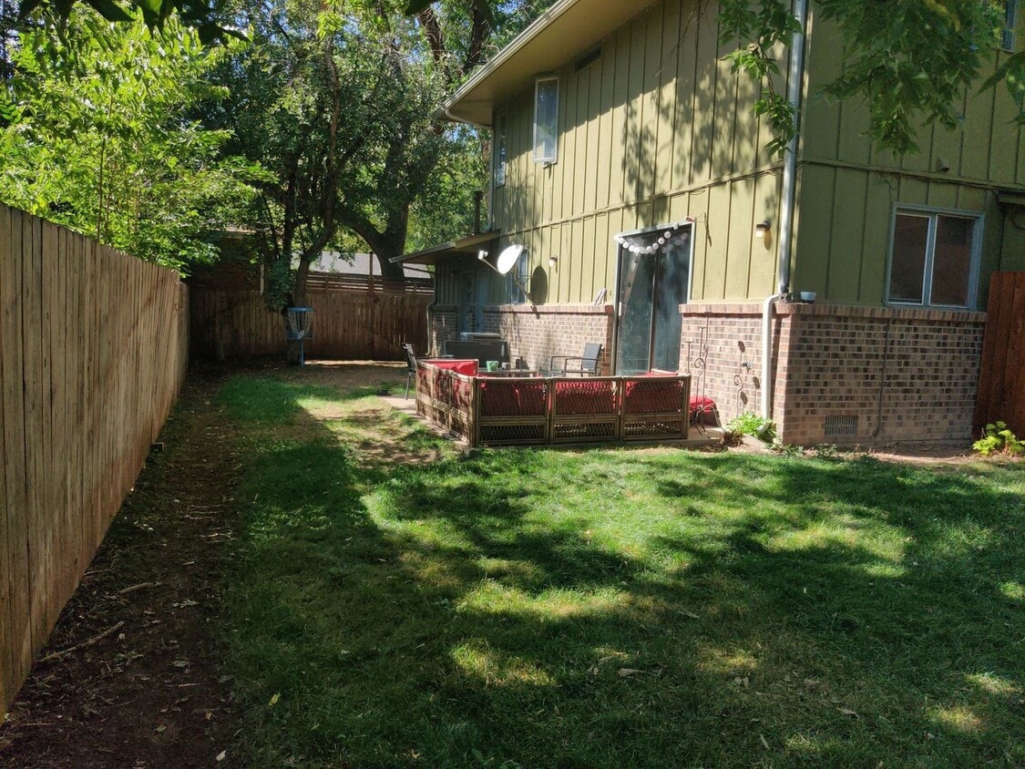 Foto del edificio - 1115 Juniper Ct