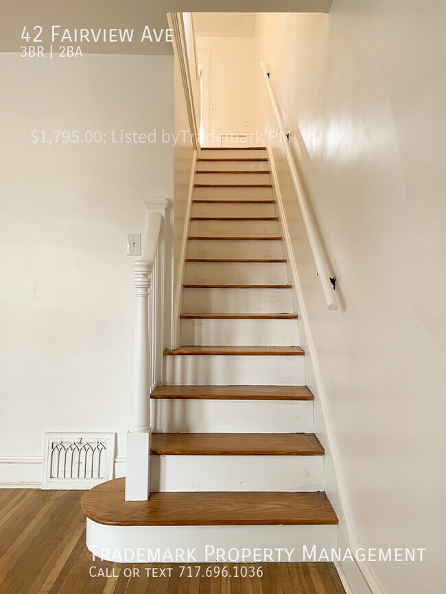 Building Photo - Nicely Remodeled Town Home
