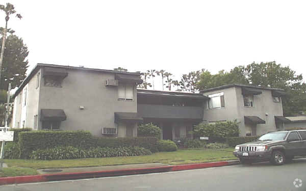 Building Photo - 13300-13310 Valleyheart Dr N