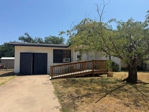 Building Photo - 1317 S Crockett Dr