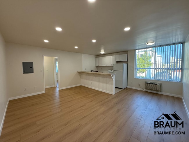 Building Photo - 5611 Fulcher Ave