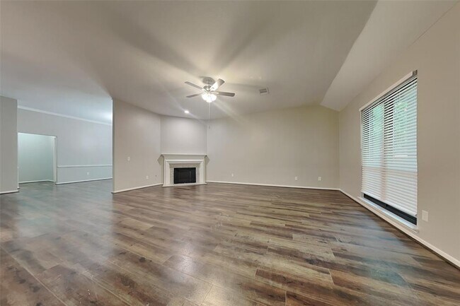 Building Photo - 7102 Blanco Pines Dr