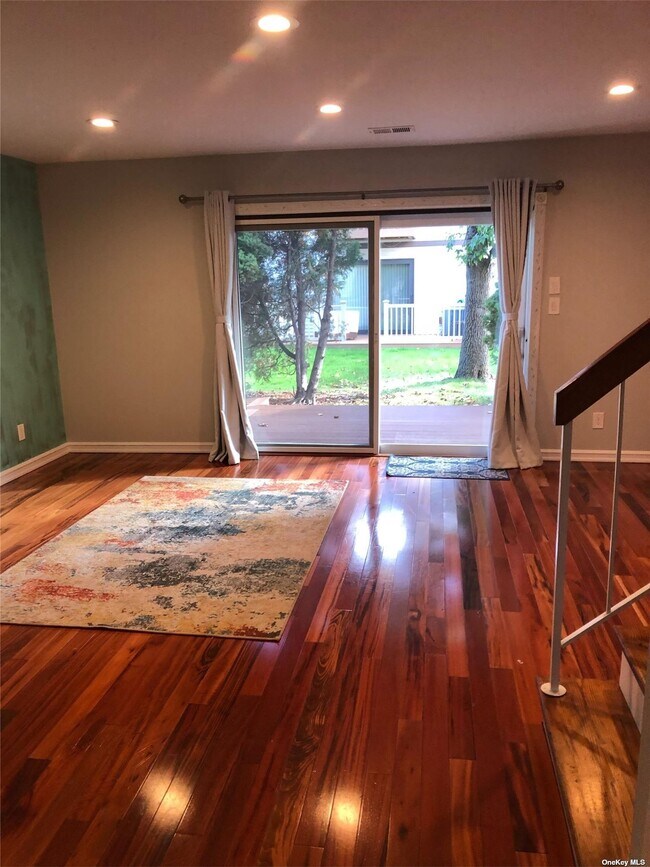 Foto del edificio - 183 Laurel Ln