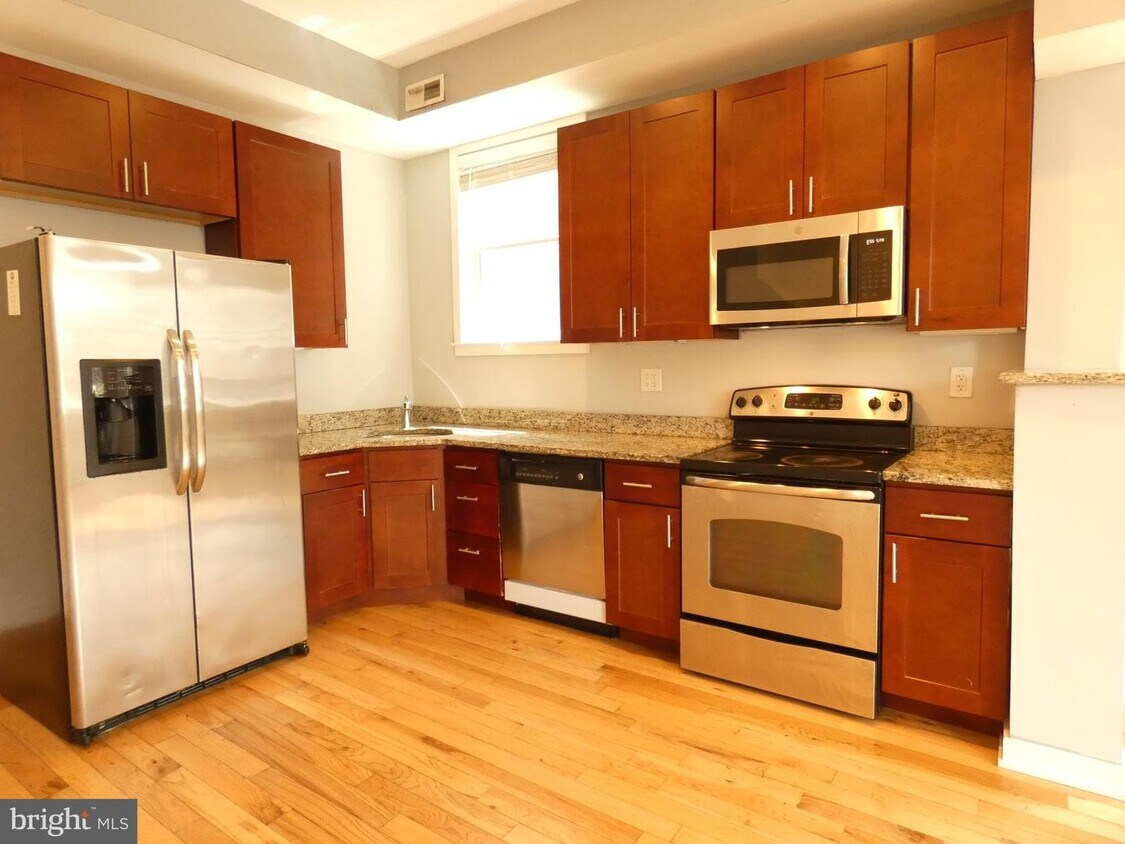 Primary Photo - 429 N 33rd St