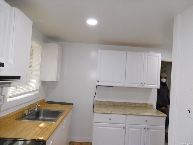 Building Photo - 36 Wedgewood Dr