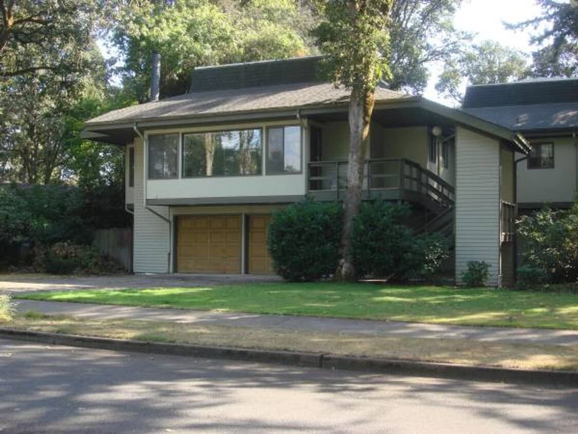 3 bedroom 2 bathroom Duplex - 3 bedroom 2 bathroom Duplex