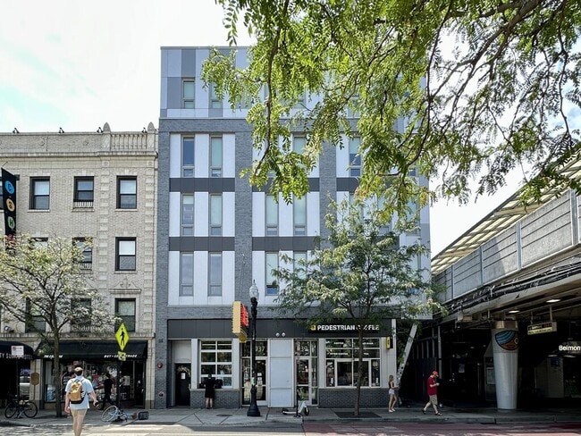Building Photo - 941 W Belmont Ave