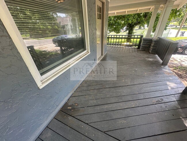 Foto del edificio - 1702 E 72nd St