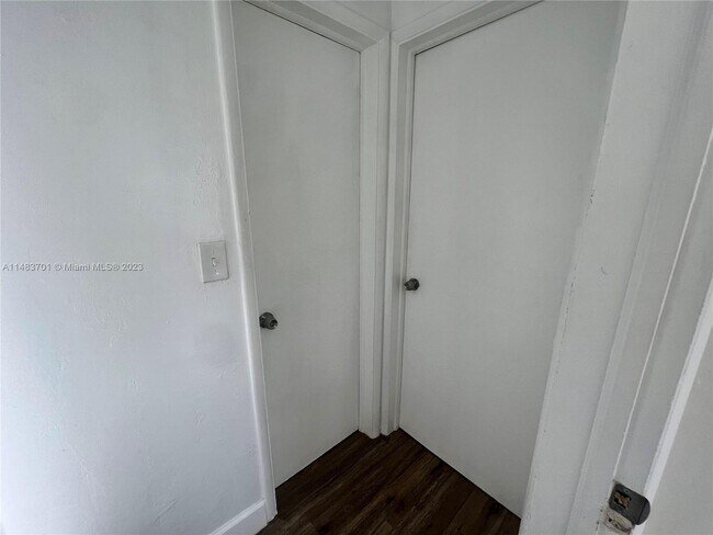 Foto del edificio - 1723 Moffett St