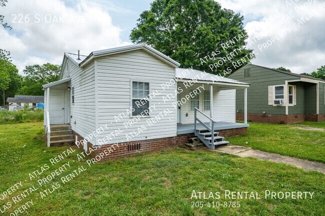Building Photo - 226 S Oak Ave