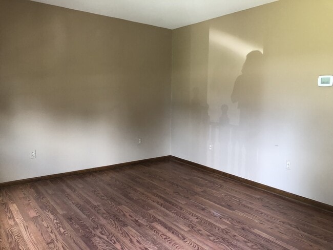 Building Photo - AVAILABLE 7/18/2025 - 4 bedroom house in P...