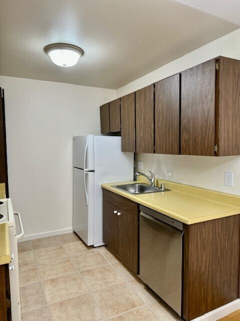Building Photo - 100 Kinross Dr