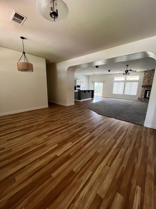 Foto del edificio - 15321 Lake Berryessa Ct