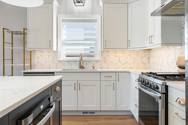 Building Photo - 5120 N Elston Ave