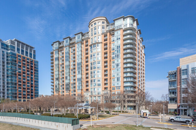 Building Photo - One Park Crest