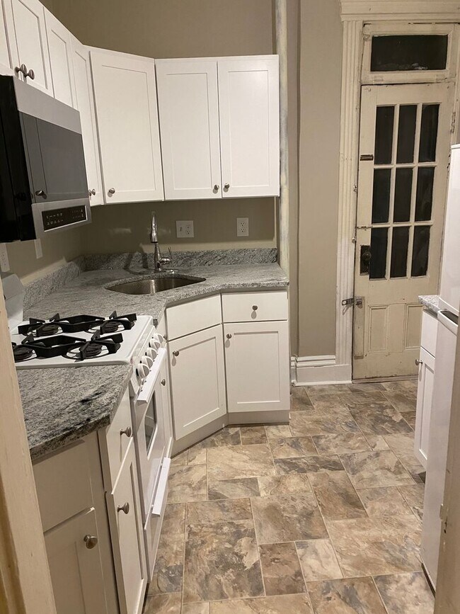 Building Photo - 52 Charlesgate E