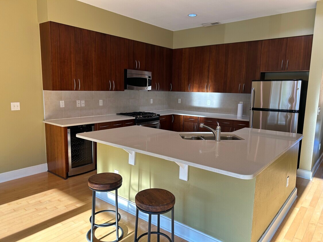 4521 Wornall Rd Unit Plaza condo for rent, Kansas City, MO 64111