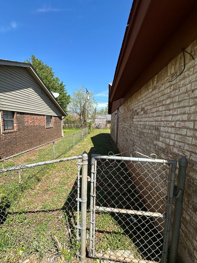 Building Photo - Cozy 3 bed 1.5 bath in OKC!