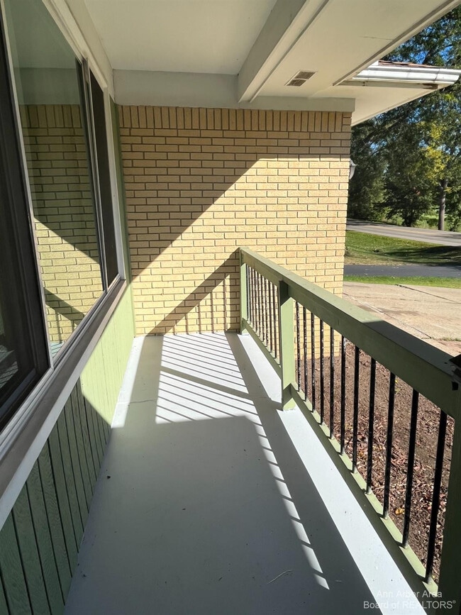 Building Photo - 3124 Golfside Rd