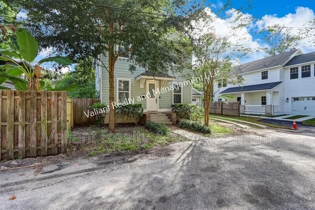 Building Photo - 1228 Willow Ct