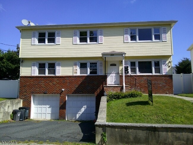 Building Photo - 1025 Kingswood Rd