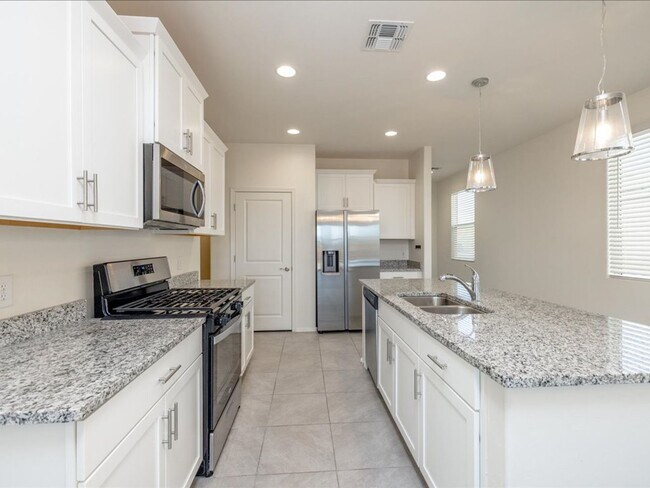 Foto del edificio - 3 Bedroom 2 Bathroom  MOUNTAIN VIEWS! $500...