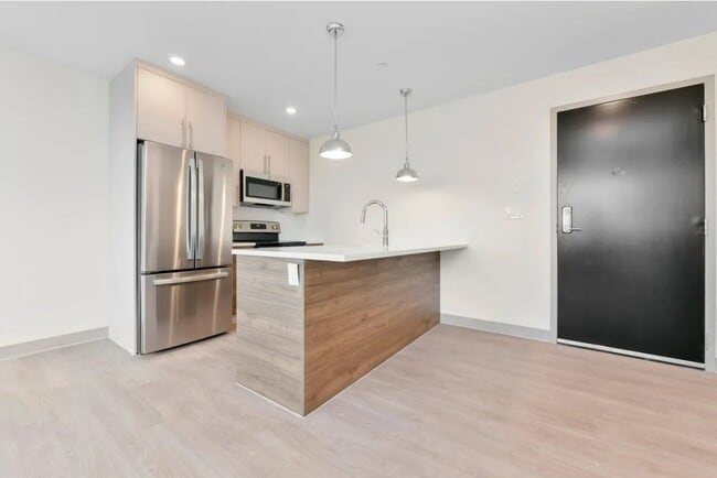 Building Photo - 400 Dorchester St