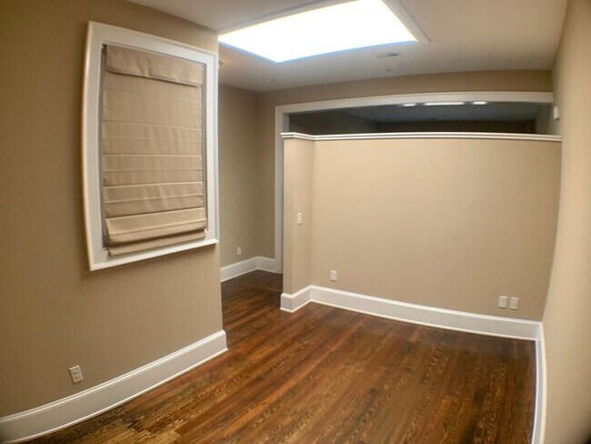 Building Photo - 530-A N. Liberty St-1BR/1BA-Downtown APT!!!!