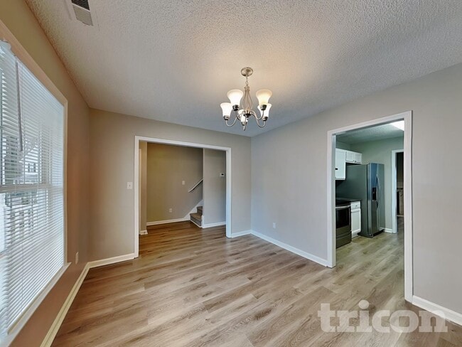 Building Photo - 4417 Woodlawn Dr