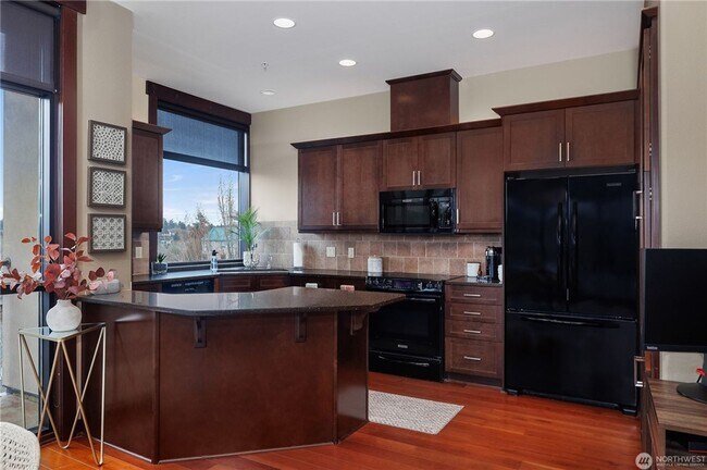 Foto del edificio - Top Floor Condo for rent!