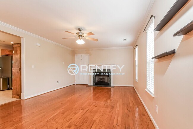 Foto del edificio - 604 Whitney Rd