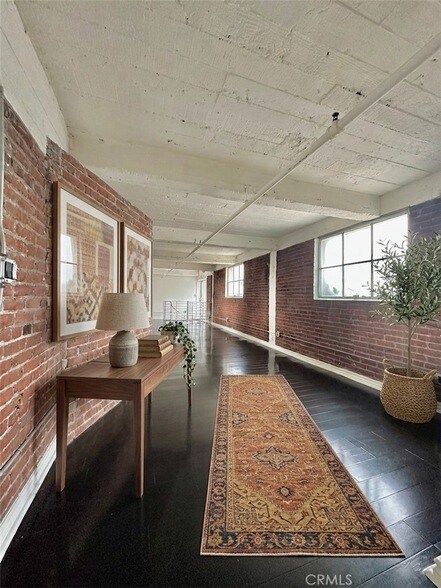 Foto del edificio - 312 W 5th St