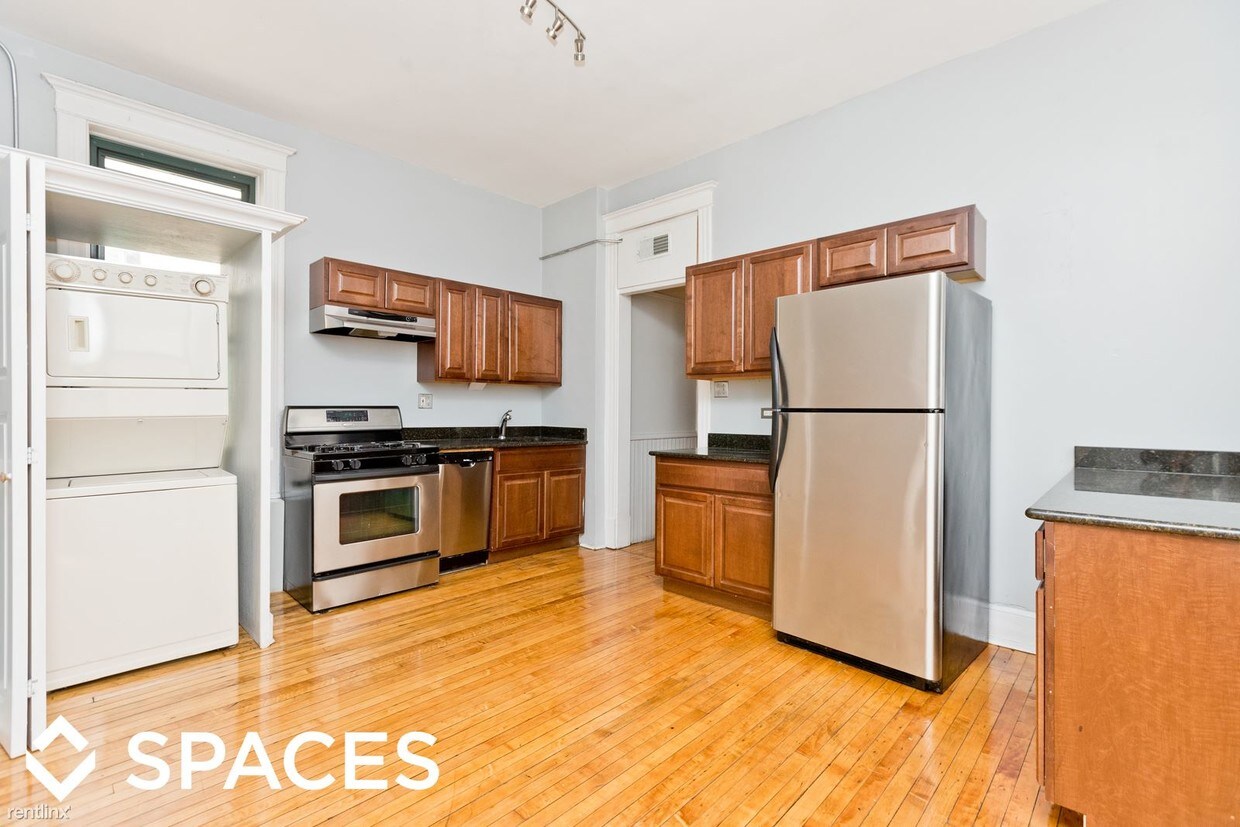 Foto principal - 2850 N Clark St