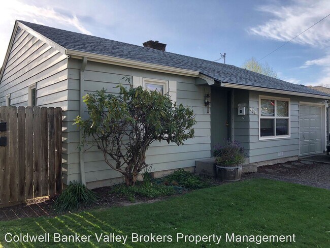 Foto del edificio - 3 br, 1 bath House - 636 NW 21st Street