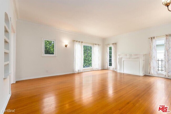 Building Photo - 2 br, 1.5 bath Condo - 1222 S Alfred St