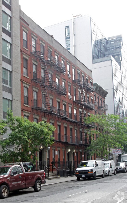 CON 447 37th St - 447 W 37th St