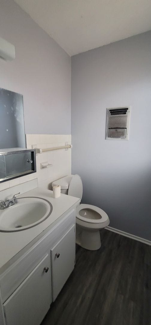 Building Photo - Beautiful and Spacious Home with a Large B...