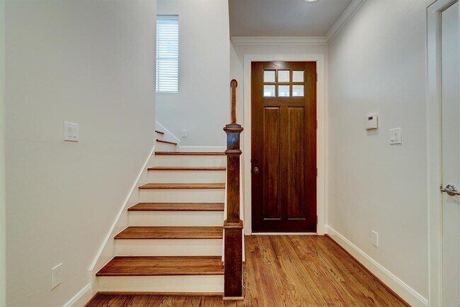 Building Photo - 8239 Cambridge St