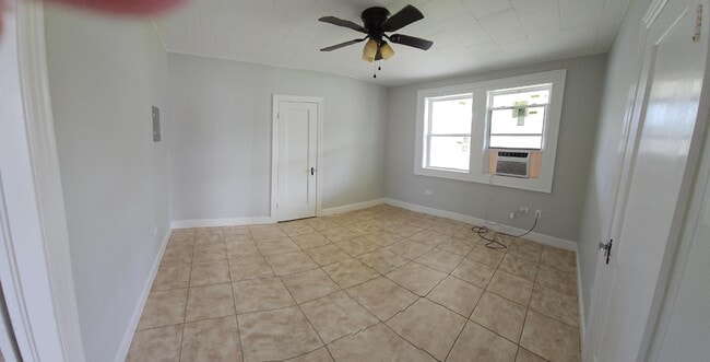 Building Photo - 1755 Ridgefield Ave