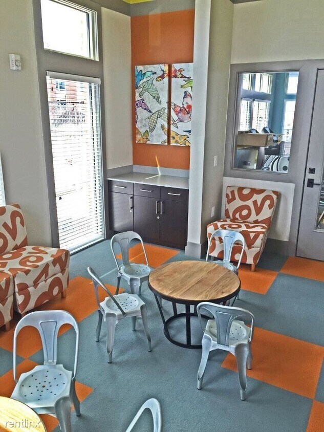 Foto principal - 1 br, 1 bath Condo - 500 East Highmeadow D...