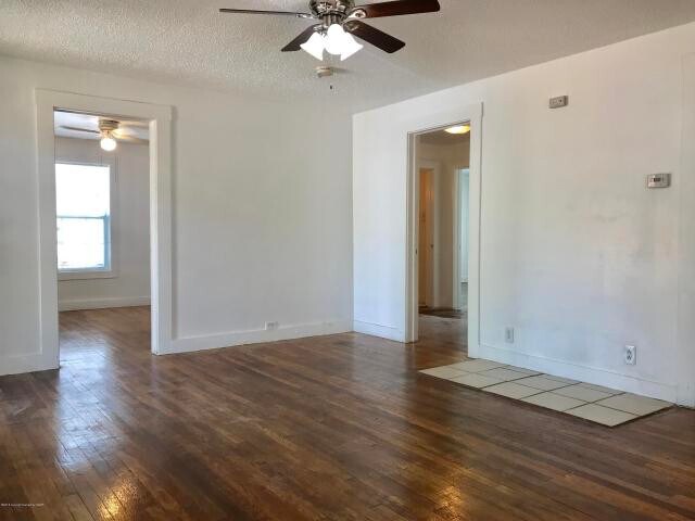 Foto del edificio - BIVINS ADORABLE 2BEDROOM 1BATH 1CAR GARAGE
