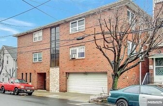 Building Photo - 116 71st St