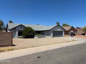 Building Photo - 10820 W Wagon Wheel Dr