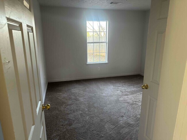 Building Photo - 10122 Morris Dr SW
