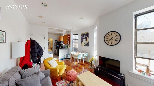 Building Photo - 421 W 125th St
