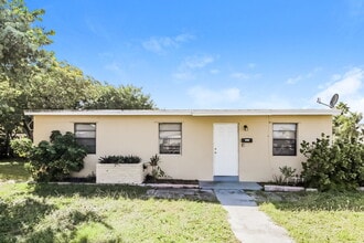 Building Photo - 1589 NW 5th Ave
